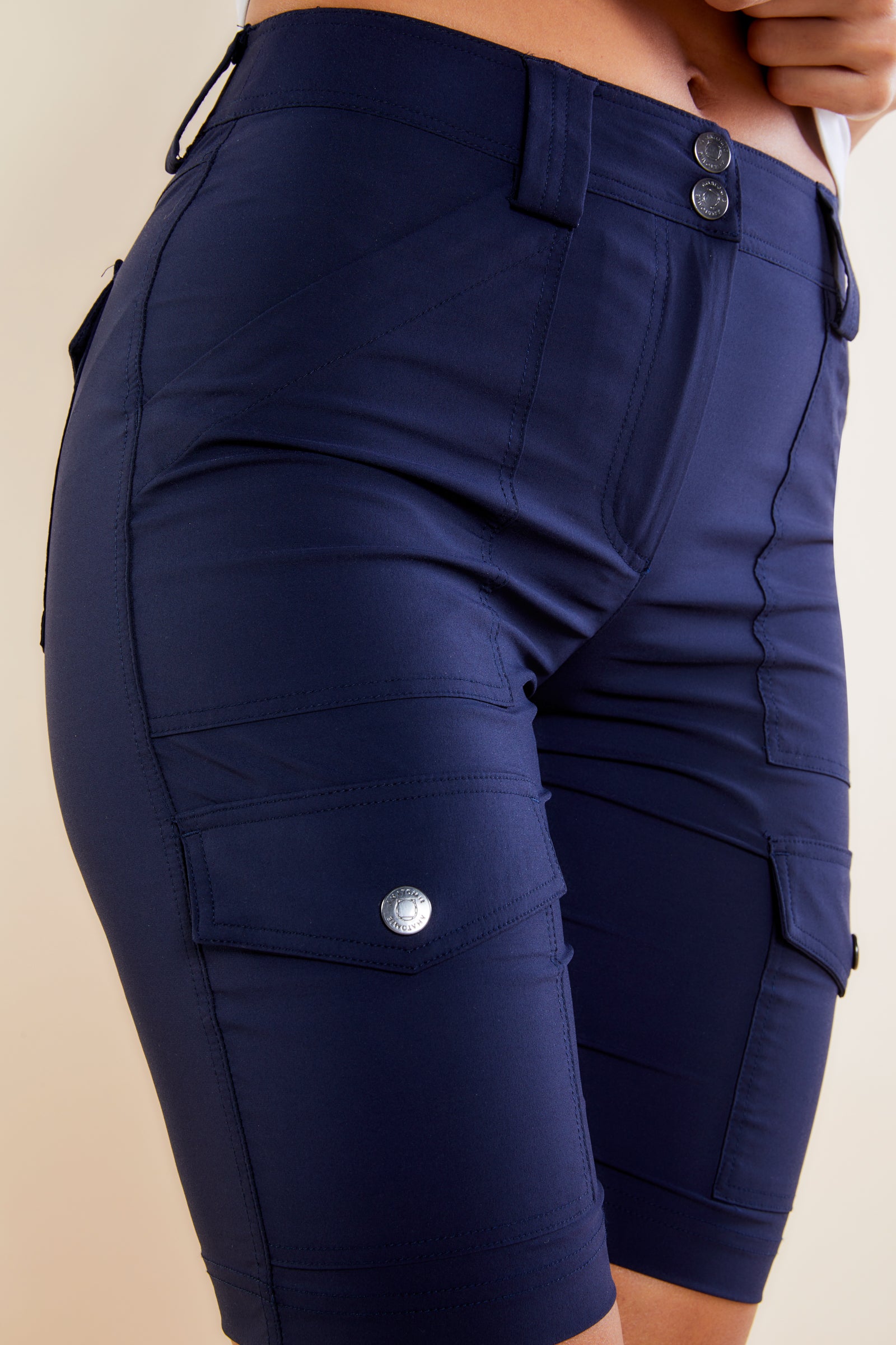 The Best Travel Shorts. Front Details of an Apiedi Shorts in Navy.